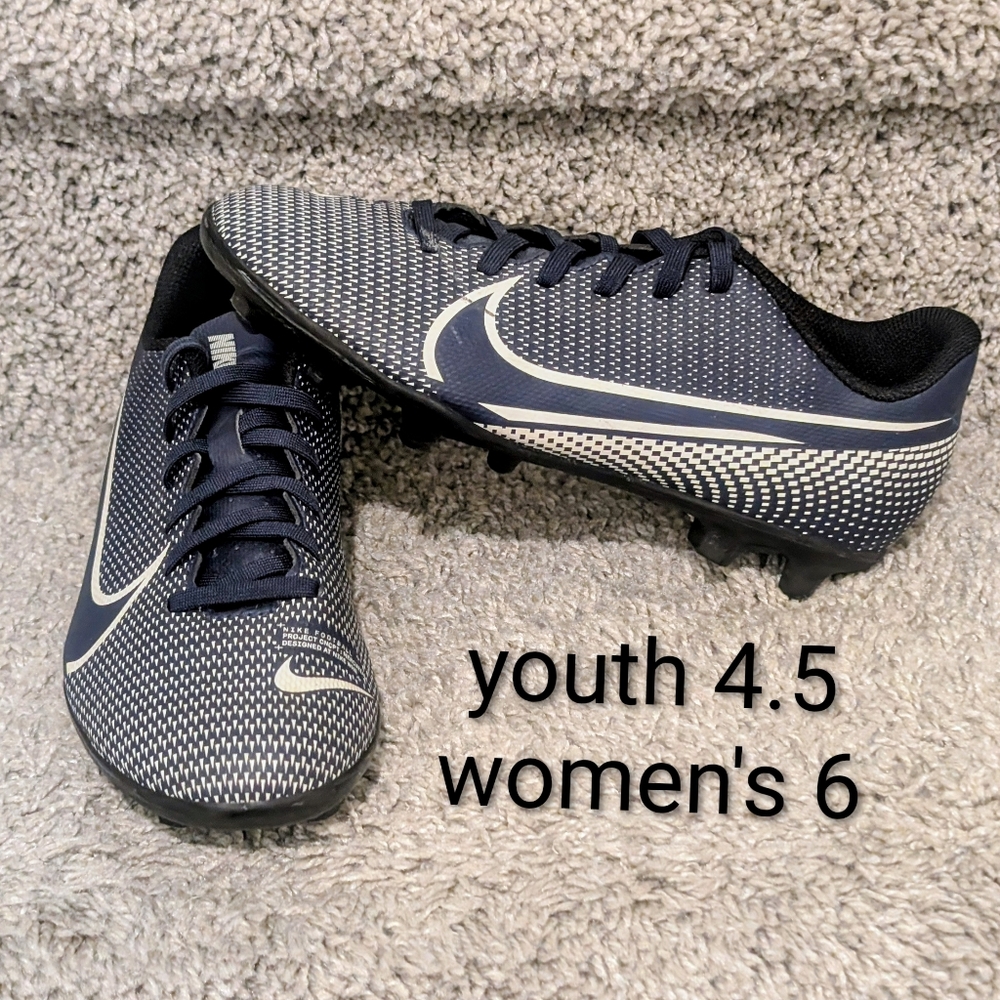 🟢⭐2/$25⭐Youth 4.5 women's 6 Nike navy white soccer football cleats shoes boots